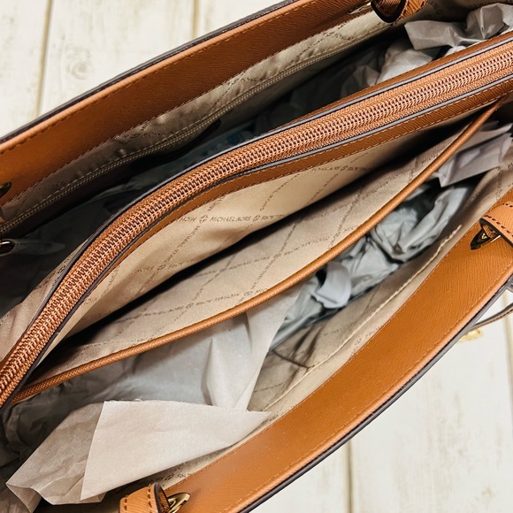 Michael Kors Signature Logo Walsh Medium Tote Vanilla Brown Shoulder Bag - Picture 8 of 12